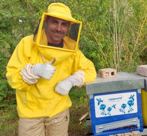 Visita alveare Copyworld azienda amica delle api